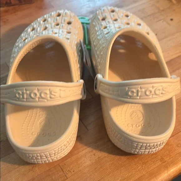 CROCS Cream Classic Crocskin clog 8 - Picture 2 of 4